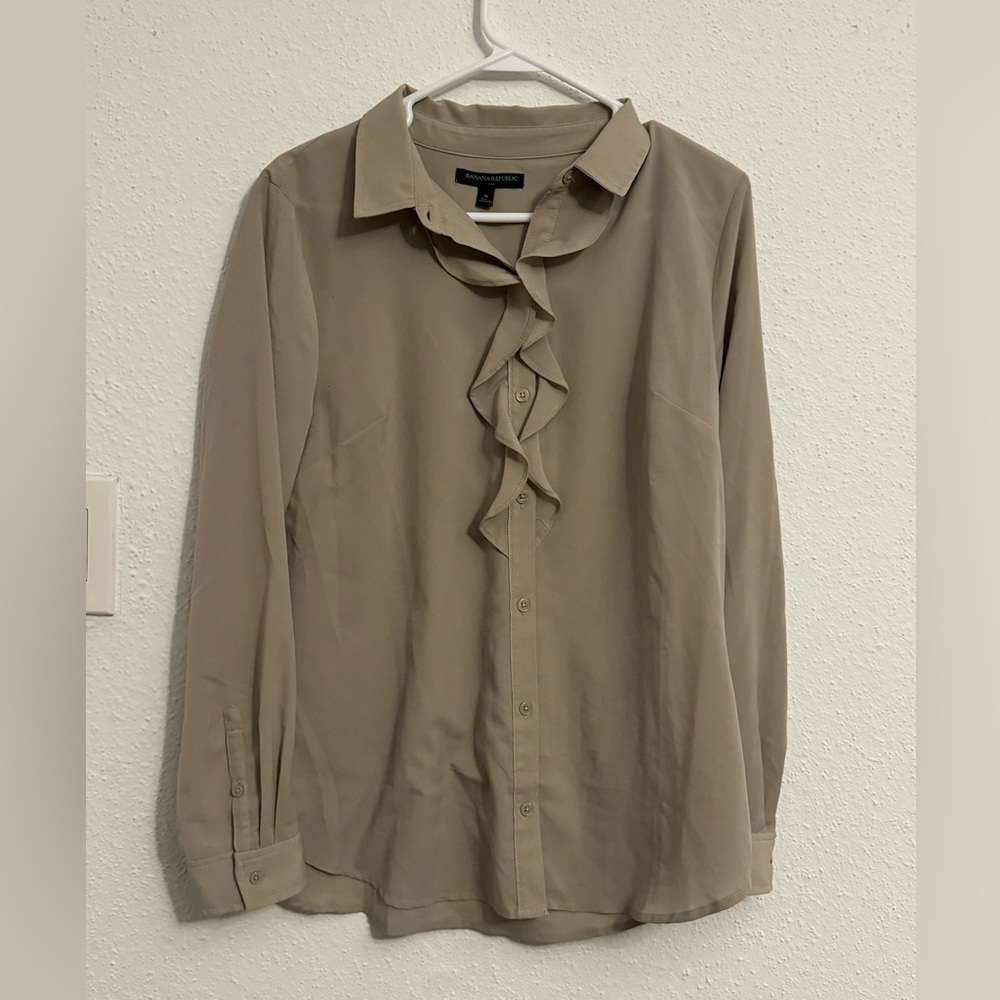 Lightweight dress shirt with ruffle on the front